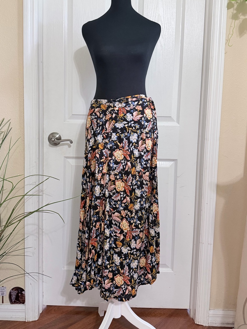 Philosophy Republic Clothing Size 2 Floral Maxi Skirt Black Boho